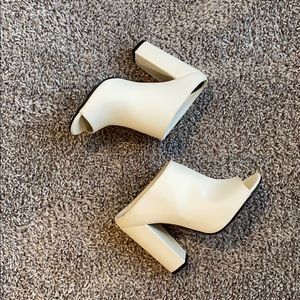 White mule heels